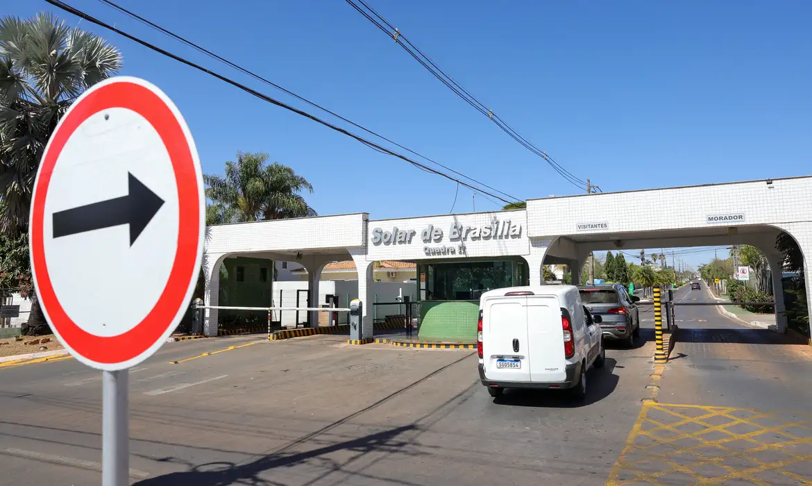 Alexandre de Moraes proíbe uso de drones perto de Bolsonaro