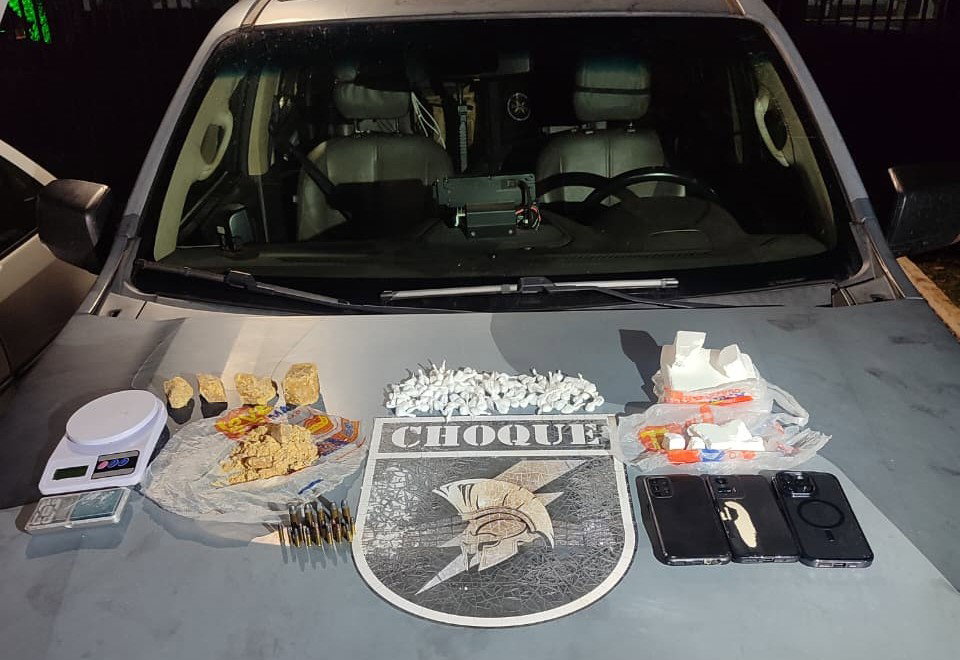 Casal é preso por tráfico de drogas e posse ilegal de armas em Coxim