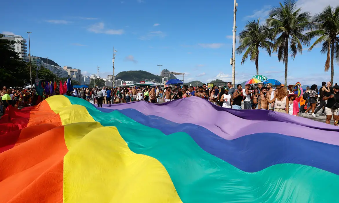Daniela Mercury lidera celebração histórica na Parada LGBTI+ do Rio