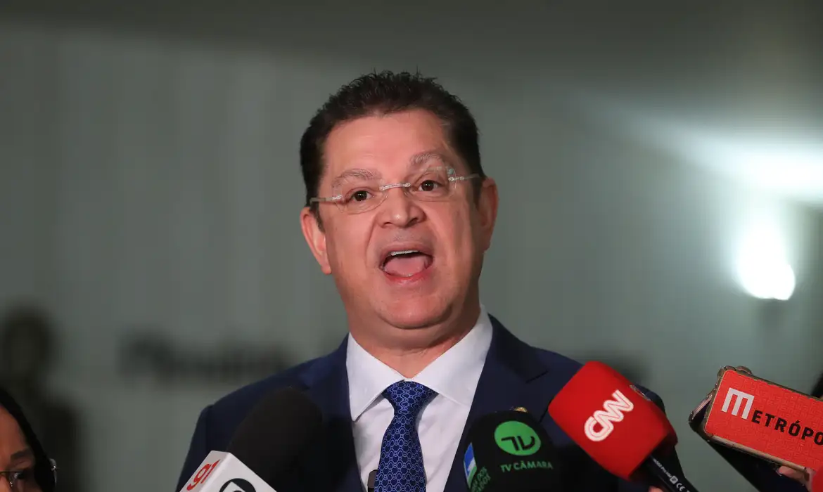 Deputado Sóstenes Cavalcante afirma legalidade do dinheiro encontrado em casa