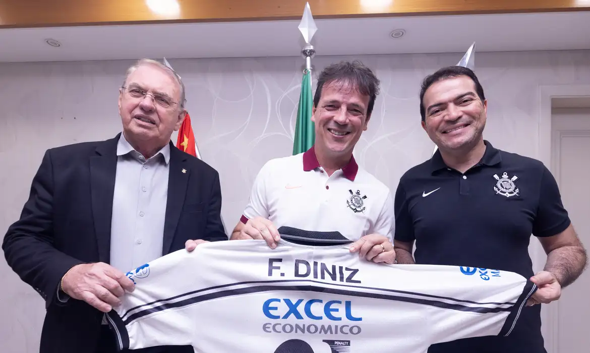 Fernando Diniz é o novo treinador do Corinthians para a temporada
