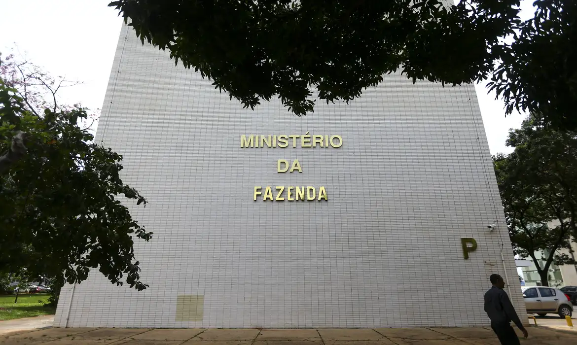 Futuro de Haddad na Fazenda atrelado a encontro bilateral entre Lula e Trump