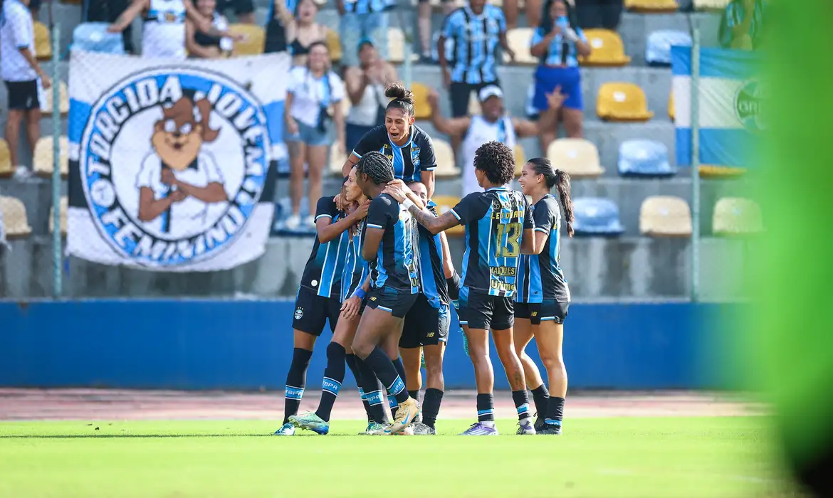 Grêmio vence Internacional por 2 a 1 no Brasileiro Feminino