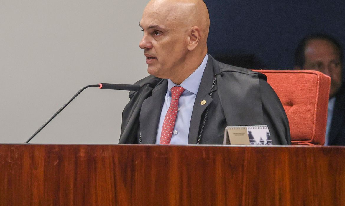 Ministro Alexandre de Moraes nega uso de jatos de banqueiro Daniel Vorcaro