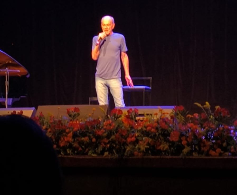 Ney Matogrosso inicia Festival da Juventude na UFMS com honraria