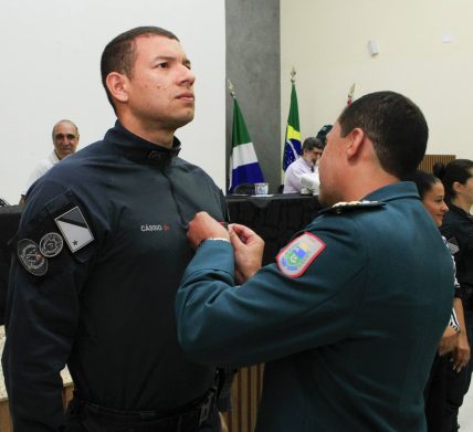 Patrulha Mirim celebra formação e condecora policiais em Paranaíba