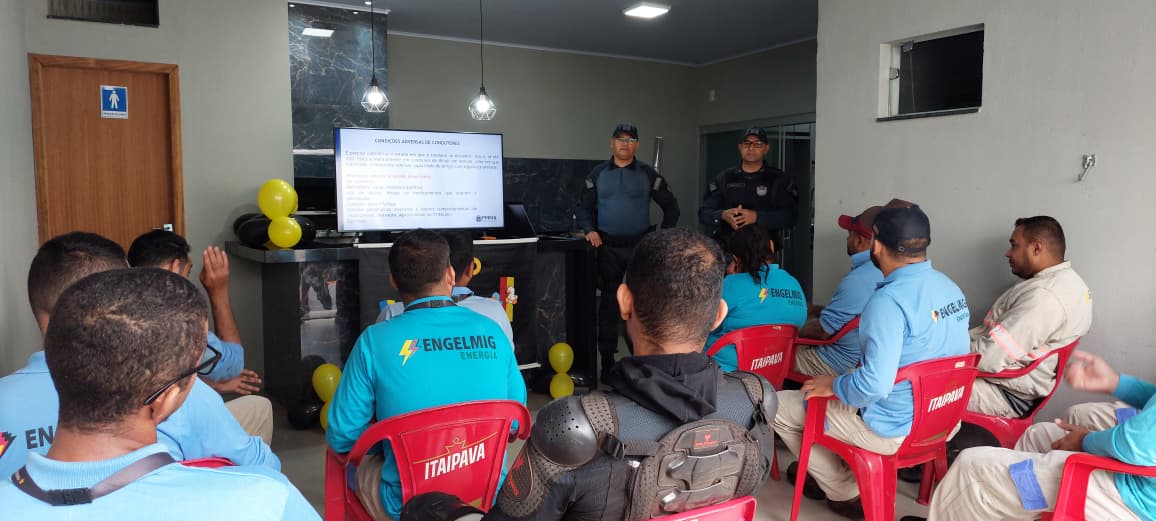 Polícia Militar realiza palestra educativa do Maio Amarelo para empresa em Coxim