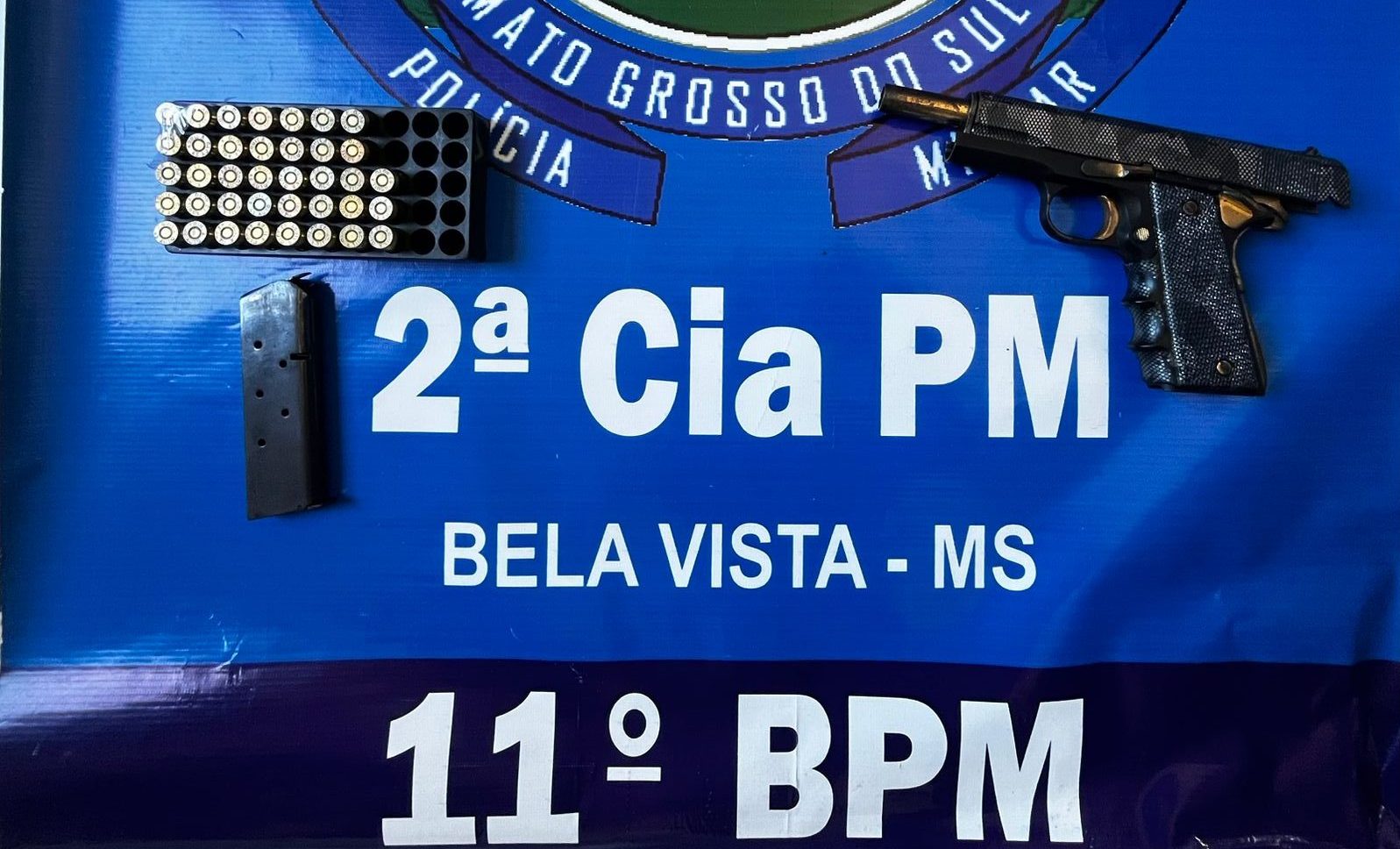 Polícia apreende pistola escondida em almofada durante blitz em ônibus