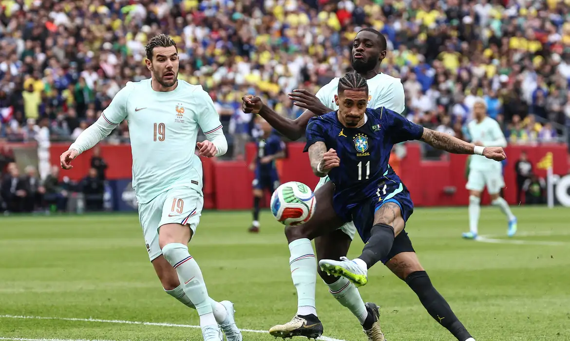 Raphinha e Wesley desconvocados da seleção brasileira