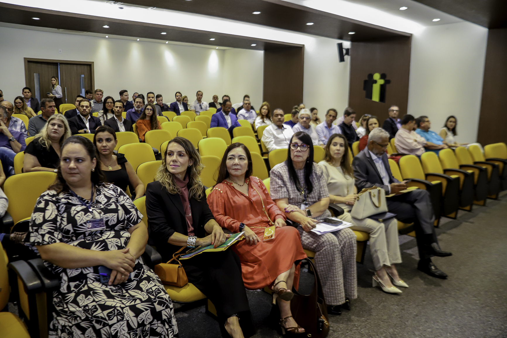 Reunião discute novo regime de precatórios com prefeitos e gestores