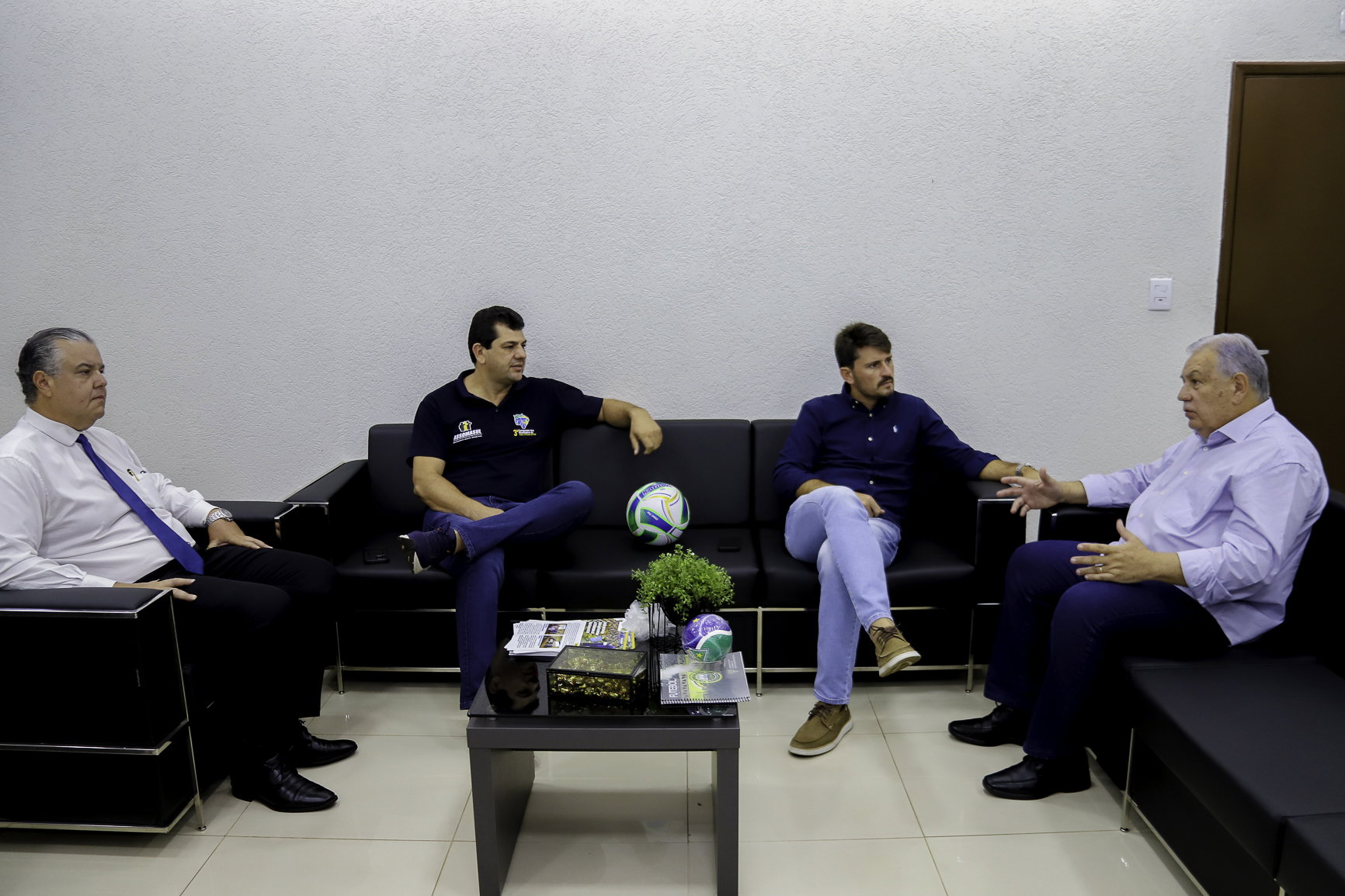 Thalles Tomazelli e diretoria da Assomasul se encontram com Estevão Petrallás